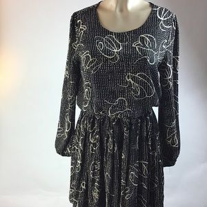 Le Lis stitch fit flare black and cream Dress Size Medium